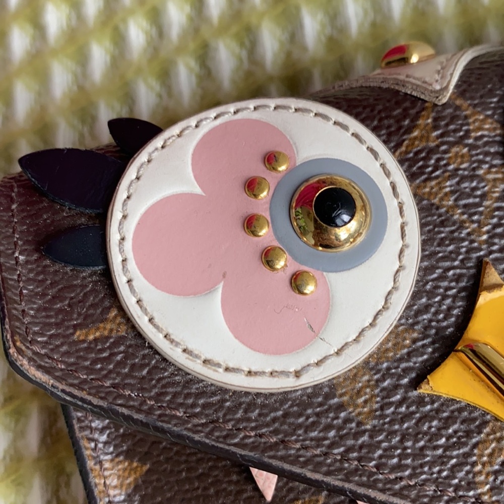 Louis Vuitton Monogram LovelyBird Victorine Wallet - Picture 3 of 15